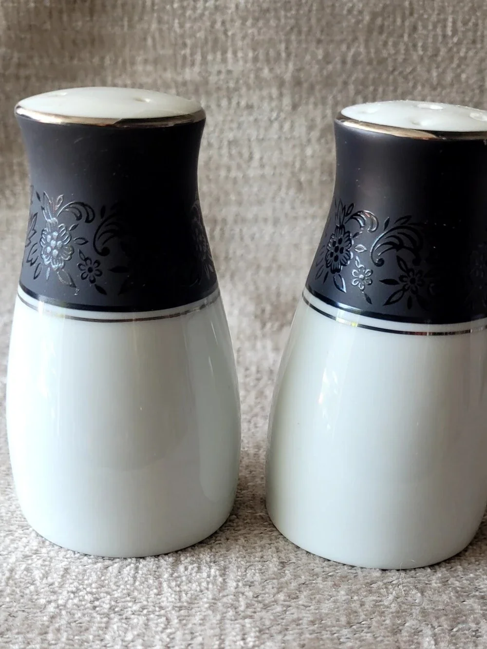Noritake Mirano 6878 Salt & Pepper Set - Excellent